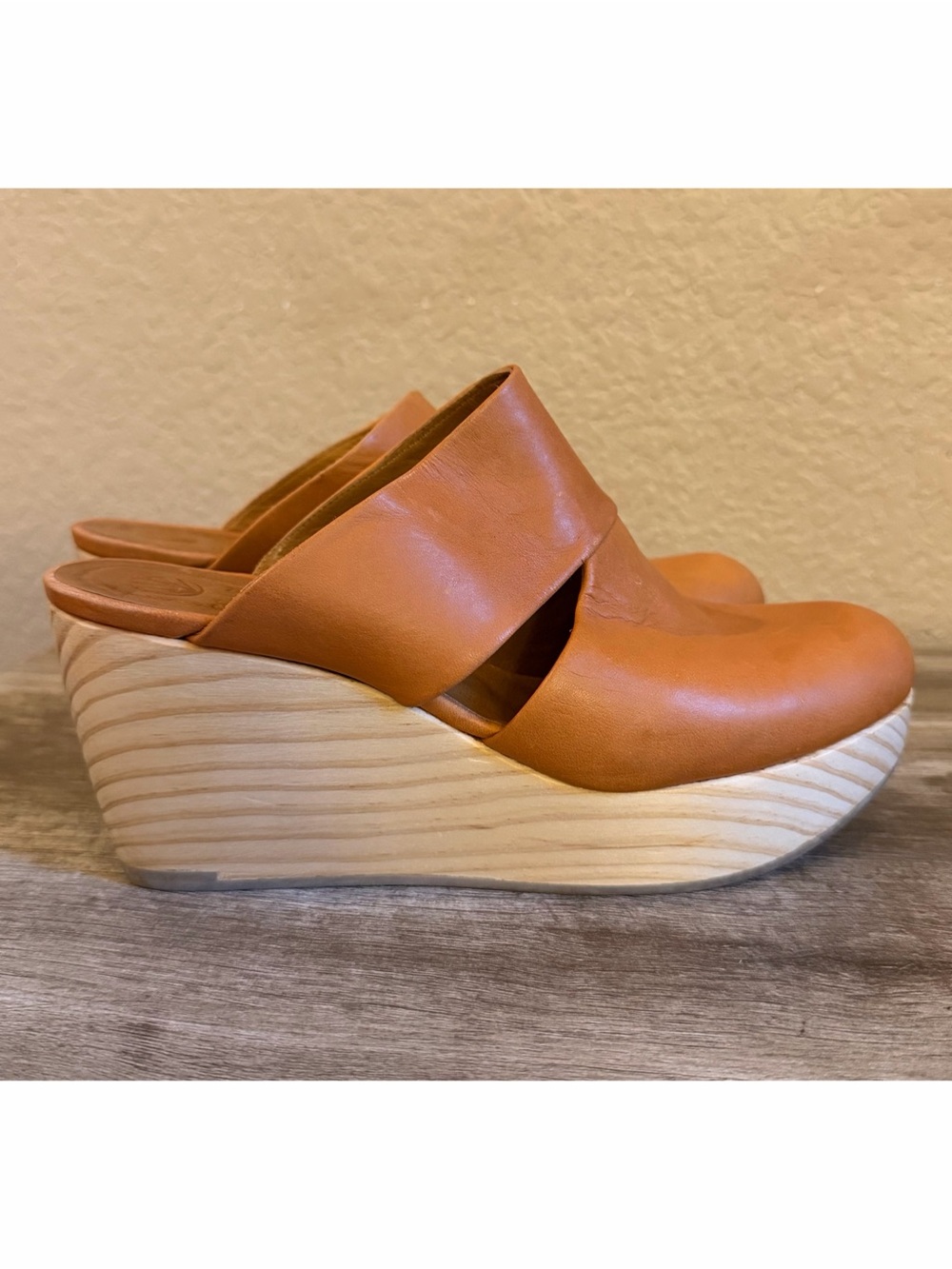 Coclico Leather Tan Wooden Wedge Clogs